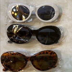 Oval retro sunglasses.